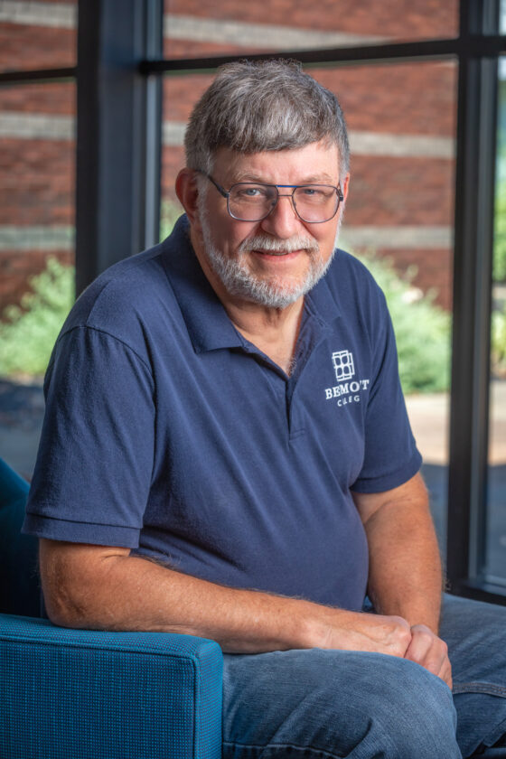 Longtime professor's service is recognized | News, Sports, Jobs - Vimarsana News